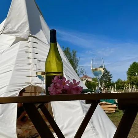 Tipi Village Navajos Campo de lujo Le Verdon-sur-Mer