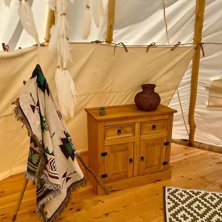 Tipi Village Navajos Campo de lujo *