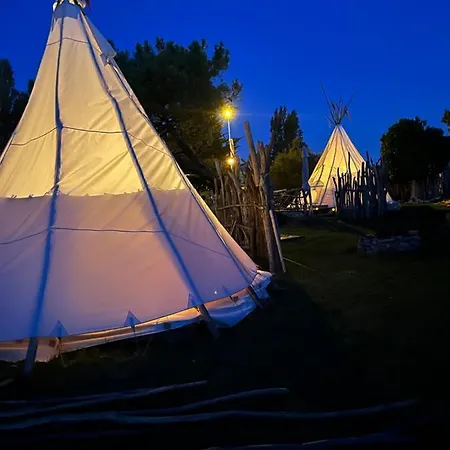 Tipi Village Navajos Campo de lujo Le Verdon-sur-Mer
